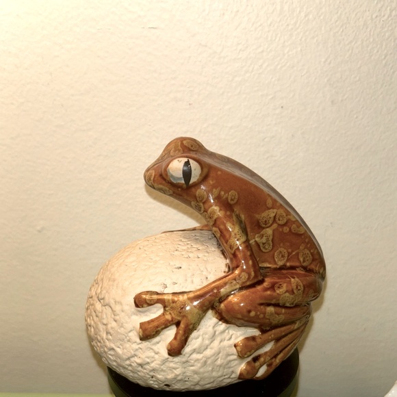 The Potting Shed Ceramic Frog On A Ceramic Stone Ornament - Picture 2 of 6